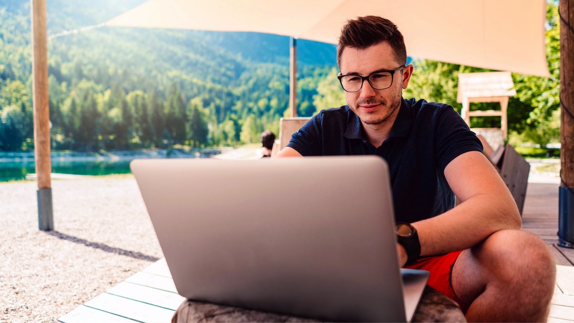 7 stations de travail ergonomiques portables essentielles pour les nomades numériques