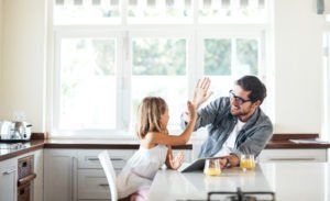 Épargner ou investir : comprendre les principales différences