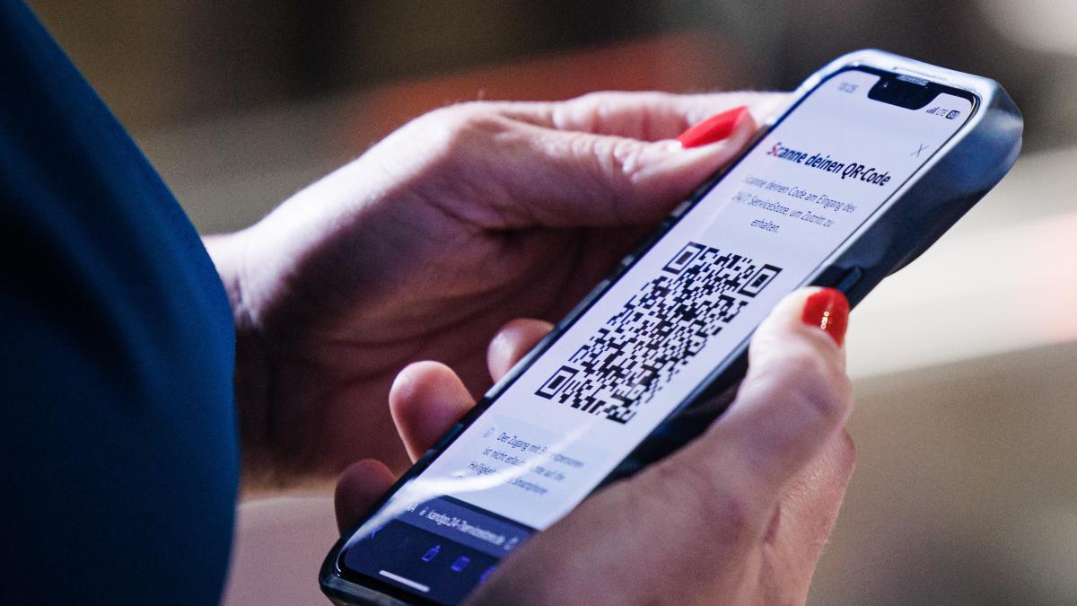 Soyez prudent avec les codes QR !  C'est ainsi qu'ils peuvent vous arnaquer dans les restaurants et établissements avec « Qrishing »