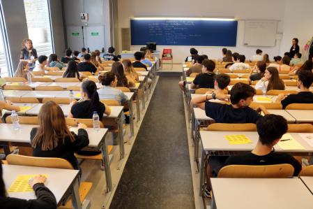 Étudiants dans une classe de l'Université de Lleida pour passer l'examen de sélectivité
