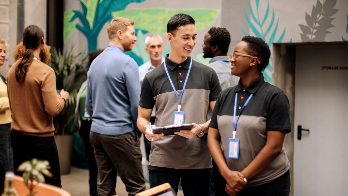 Tout ce qu'il faut savoir pour être hôtesse d'un événement : le premier métier de beaucoup de jeunes