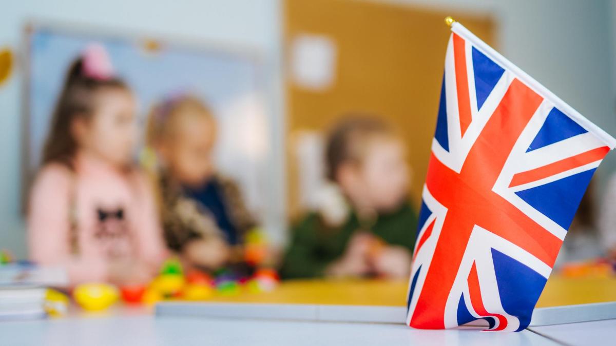 Outils et stratégies efficaces pour que les enfants apprennent l'anglais de manière ludique à la maison