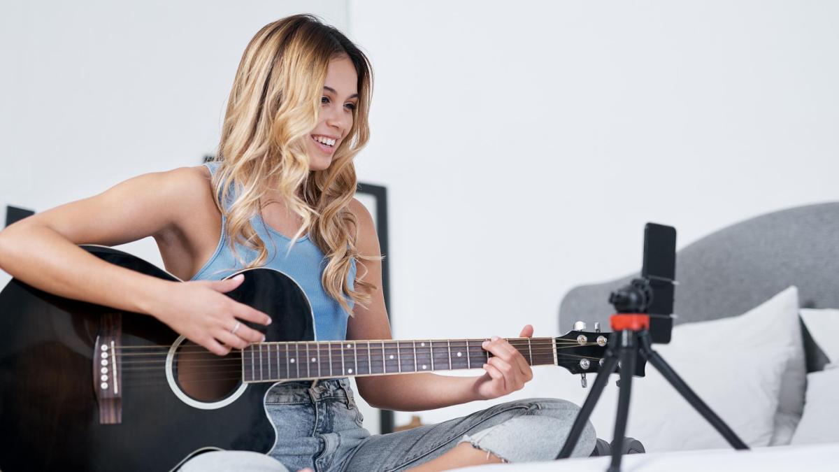 De la rue aux flux : la renommée des jeunes artistes s'accumule sur les réseaux sociaux