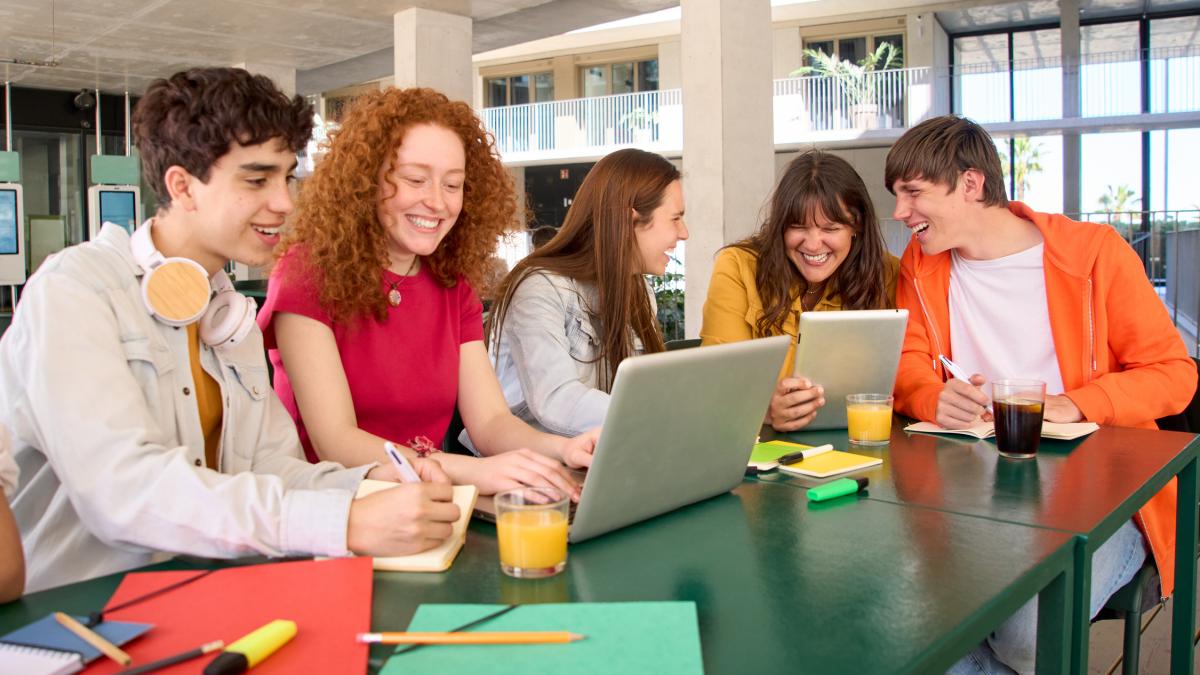 Qu’est-ce que le BTEC ? Tout sur le système d'EFP britannique qui révolutionne l'éducation