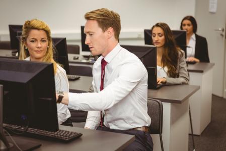 Les outils numériques améliorent et rationalisent les processus de sélection et de formation.