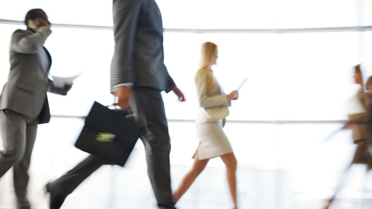 Vous souhaitez changer de secteur professionnel ? Un master vous aide à y parvenir