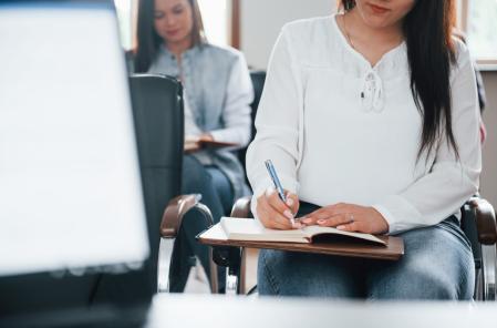 Les experts recommandent de présenter des examens avec de courts sujets et de nombreuses offres.