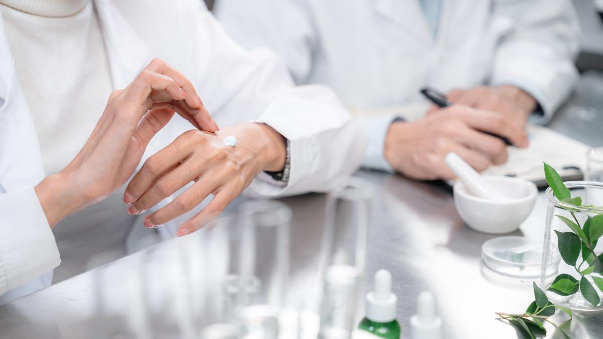 Les meilleurs cours pour diriger votre carrière professionnelle vers le secteur de la beauté et de la dermopharmacie