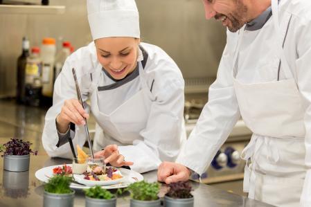 Au-delà de l'apprentissage des techniques culinaires et des recettes sophistiquées, ce cours ouvre les portes à un aliment conscient et sain.