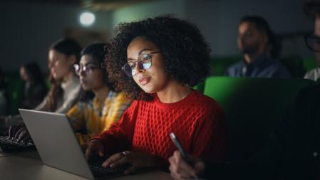 Technicien plus élevé dans l'administration des systèmes informatiques réseau