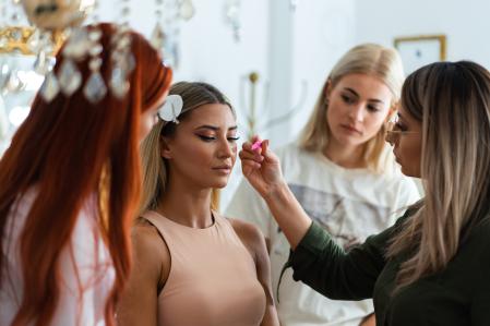 Cours de maquillage, caractérisation et esthétique décorative