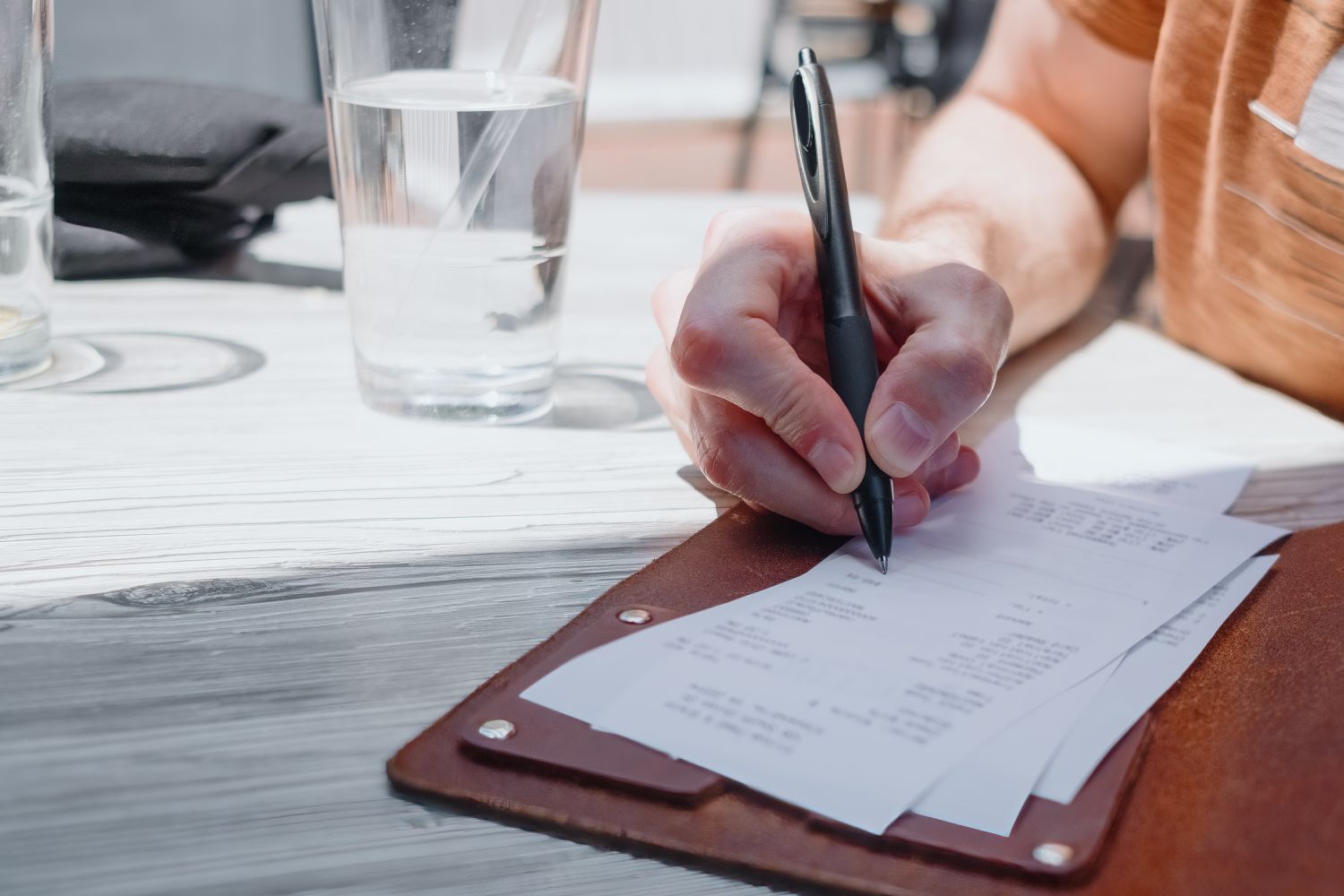 Les restaurants Sneaky Way utilisent vos conseils pour réduire leurs propres frais