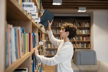 Assistante de bibliothèque