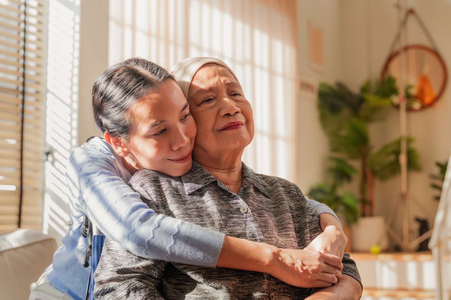 Les femmes prévoient de vivre jusqu'à 90 ans, mais sont à la traîne des hommes en matière d'épargne-retraite : ce que cela signifie pour vous