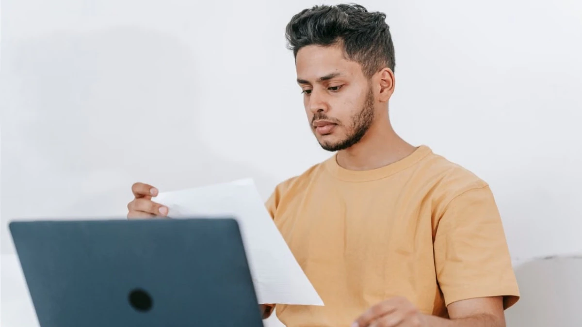 Online bond platforms have increasingly leveraged social media, online banner campaigns, and financial influencers to market high-yield and structured bond products.