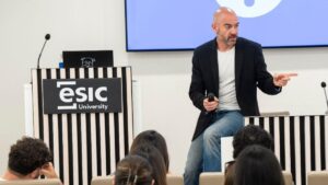 Les masters en marketing se réinventent et l'ESIC Barcelone est clair : personne ne peut se permettre de ne pas enseigner l'IA